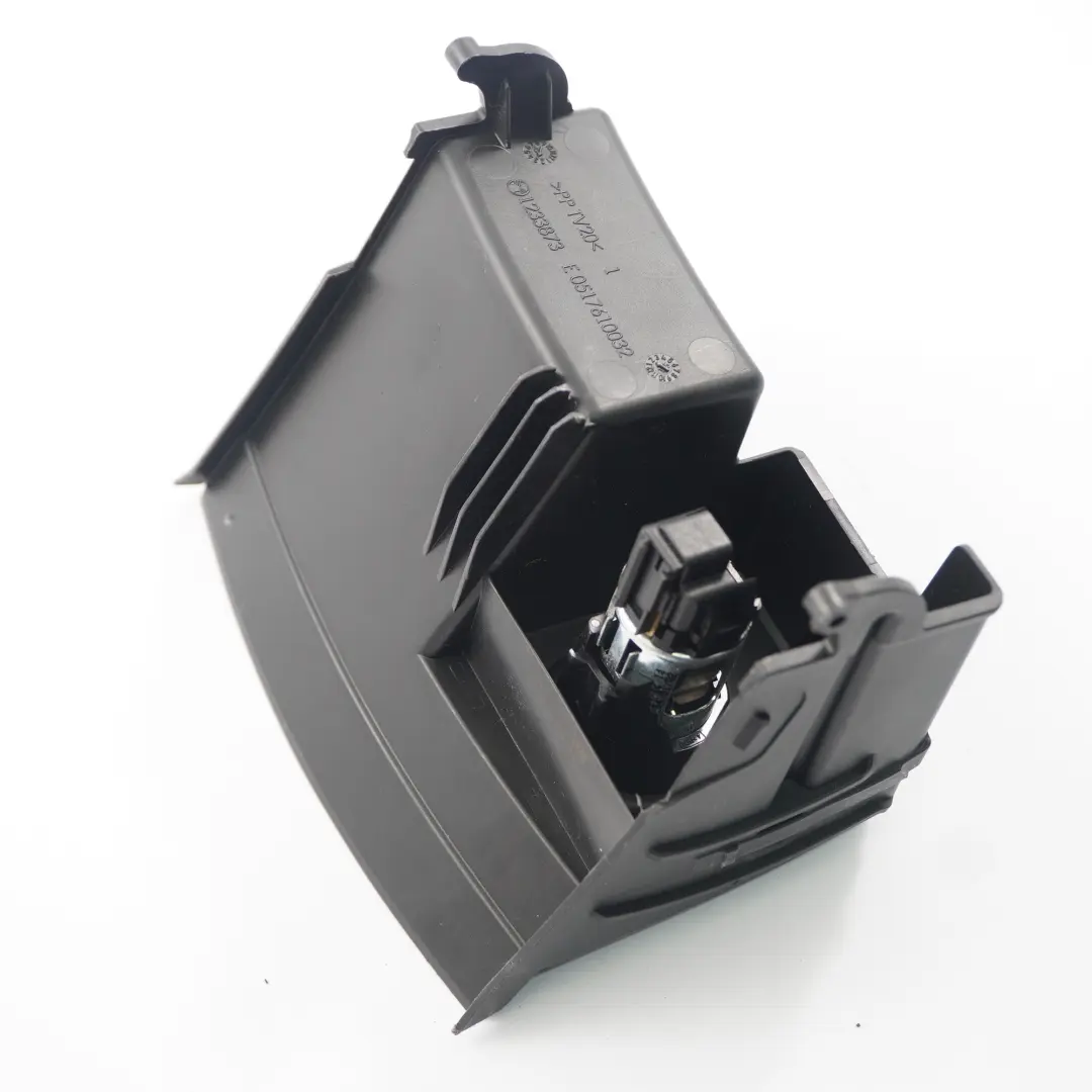 Mercedes W176 Console centrale posteriore Alloggiamento accendino - SKU A1766801050-3 - Numero di parte A1766801050