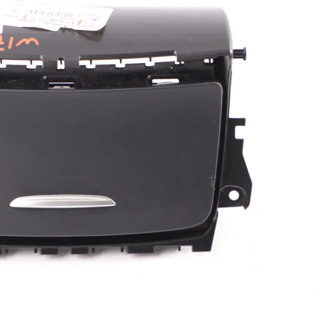 Mercedes W176 Cenicero Consola Central Bandeja Delantera Almacenamiento Negro - SKU A1766801250 - Número de pieza A1766801250