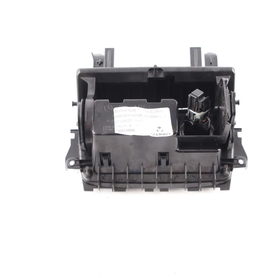 Bandeja Cenicero Consola Central Interior Mercedes W176 Negro para con número de pieza A1766802000 Bandeja Cenicero Consola Central Interior Mercedes W176 Negro - SKU A1766802000 - Número de pieza A1766802000