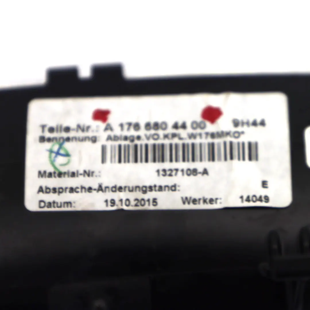 Mercedes W176 Console centrale Cendrier avant Noir - SKU A1766804400 - Numéro de pièce A1766804400
