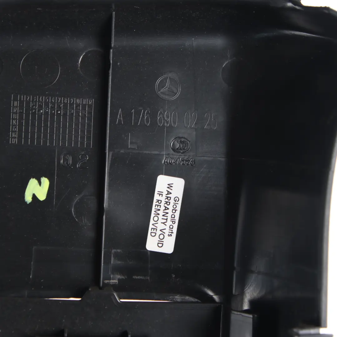 Osłona Słupka B Lewy Panel Czarny do Mercedes W176 o numerze A1766900225 Mercedes W176 Osłona Słupka B Lewy Panel Czarny - SKU A1766900225 - Numer Części A1766900225