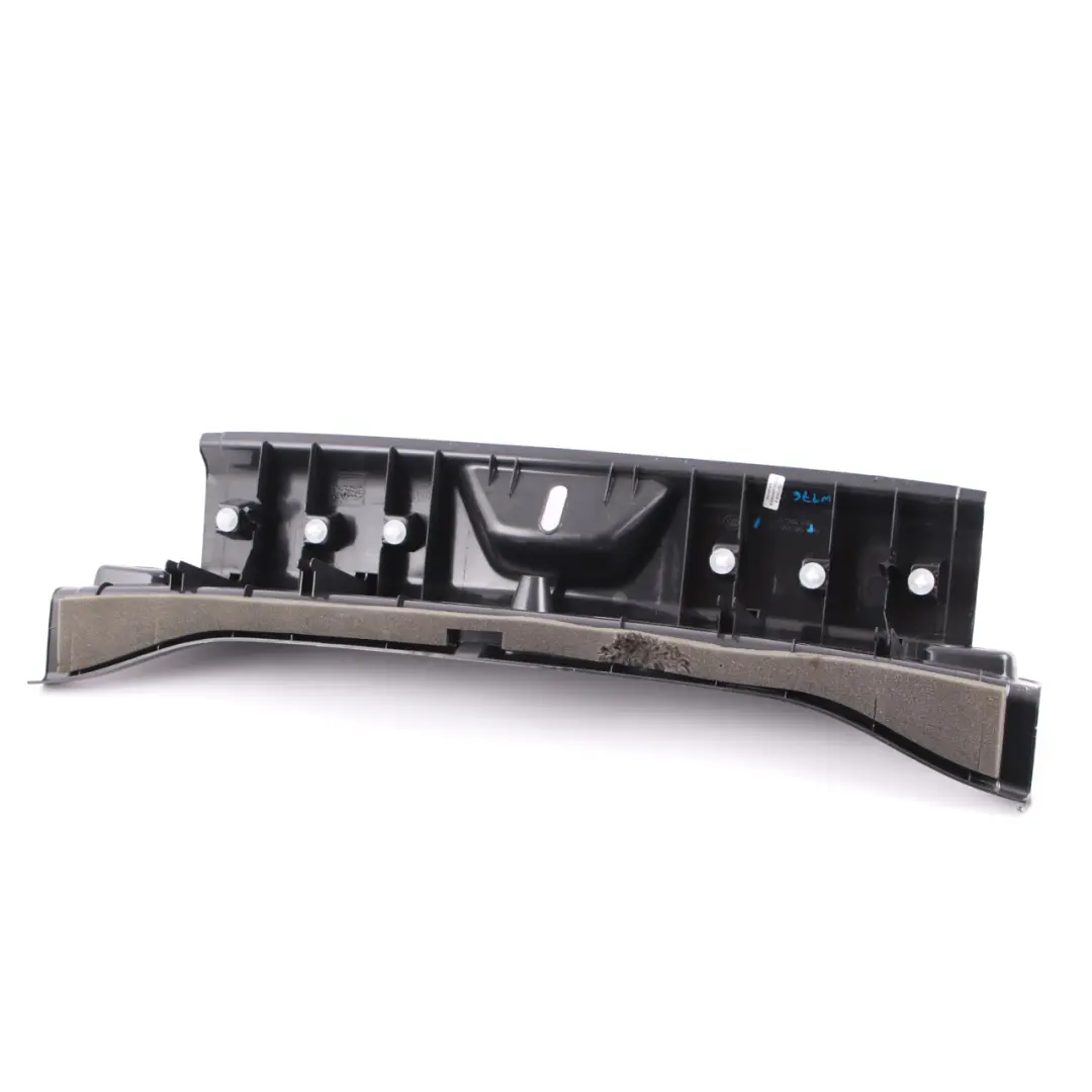 A176 Panneau d'habillage du Couvercle Fermeture Coffre Noir pour Mercedes à propos du numéro de pièce A1766900241 Mercedes A176 Panneau d'habillage du Couvercle Fermeture Coffre Noir - SKU A1766900241 - Numéro de pièce A1766900241