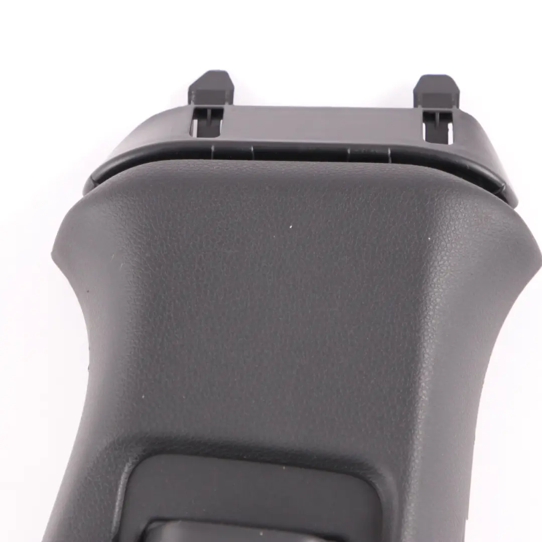 Trim Cover B Säule Rechts Obere Platte Schwarz für Mercedes W176 mit Teilenummer A1766900325 Mercedes W176 Trim Cover B Säule Rechts Obere Platte Schwarz - SKU A1766900325 - Teilenummer A1766900325