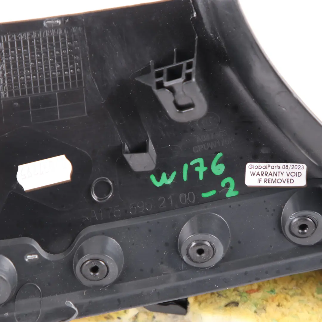 Osłona Poszycie Słupka C Lewy Tył Lewa Czarny do Mercedes W176 o numerze A1766902100 Mercedes W176 Osłona Poszycie Słupka C Lewy Tył Lewa Czarny - SKU A1766902100-2 - Numer Części A1766902100