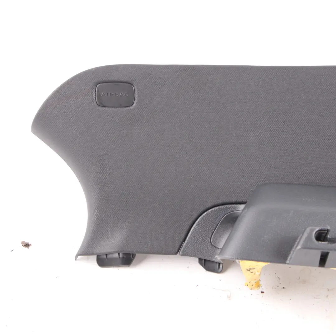 Rivestimento montante C destro Grigio Nero per Mercedes W176 con numero di parte A1766902200 Mercedes W176 Rivestimento montante C destro Grigio Nero - SKU A1766902200-1 - Numero di parte A1766902200