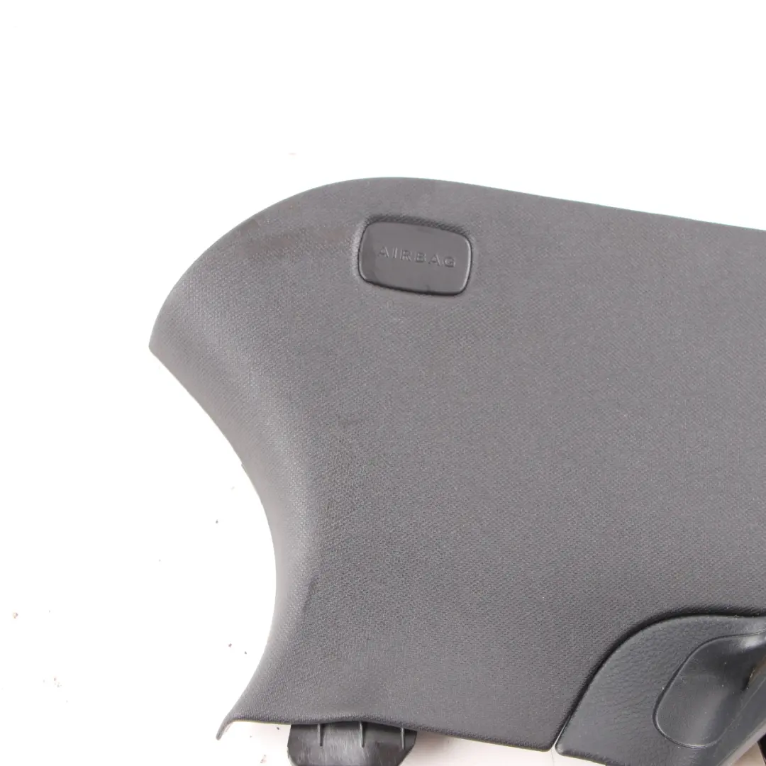 C-Pillar Derecho Cubierta Gris Negro para Mercedes W176 con número de pieza A1766902200 Mercedes W176 C-Pillar Derecho Cubierta Gris Negro - SKU A1766902200-1 - Número de pieza A1766902200