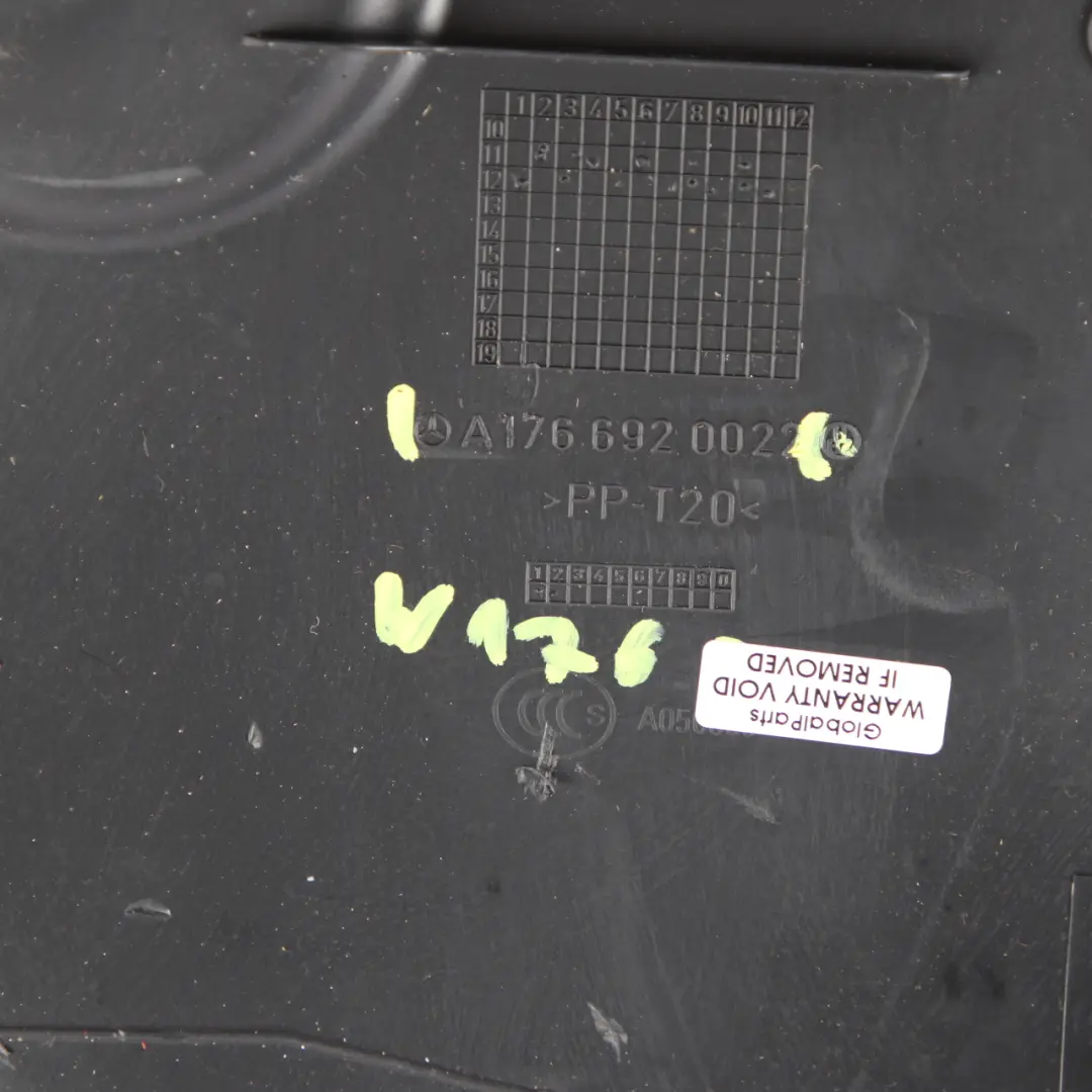 Couvercle la garniture du pilier B panneau inférieur gauche noir pour Mercedes W176 à propos du numéro de pièce A1766920022 Mercedes W176 Couvercle la garniture du pilier B panneau inférieur gauche noir - SKU A1766920022 - Numéro de pièce A1766920022