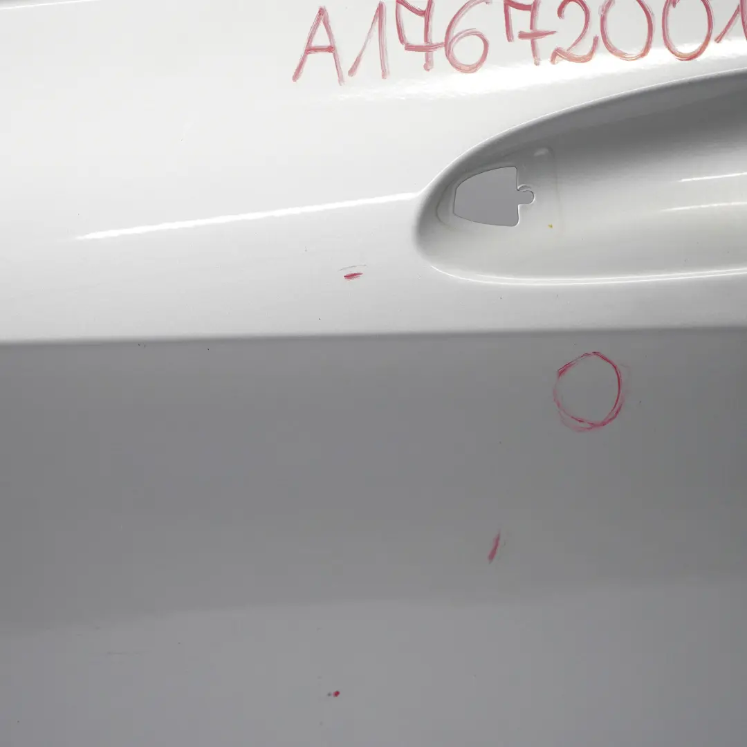 Puerta Delantera Izquierda Clase A Plata Polar Metalizado - 761 para Mercedes W176 con número de pieza A1767200105 Mercedes W176 Puerta Delantera Izquierda Clase A Plata Polar Metalizado - 761 - SKU A1767200105-PLS1 - Número de pieza A1767200105
