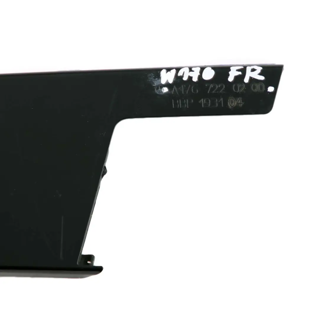 Mercedes W176 Cache Porte Bande de montant B avant droite - SKU A1767220200 - Numéro de pièce A1767220200 A1767220200