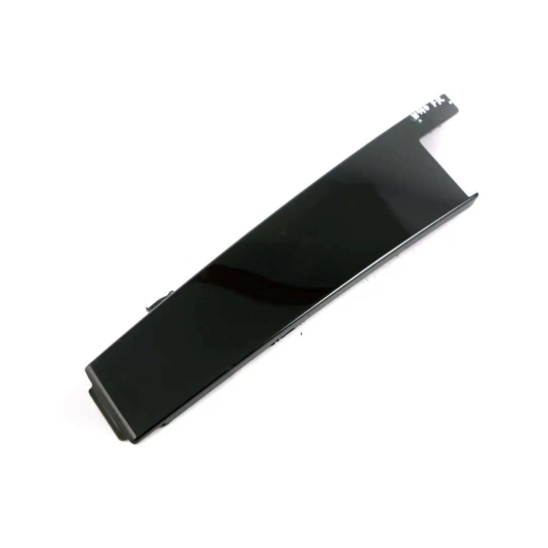 Mercedes W176 Cache Porte Bande de montant B avant droite - SKU A1767220200 - Numéro de pièce A1767220200 A1767220200