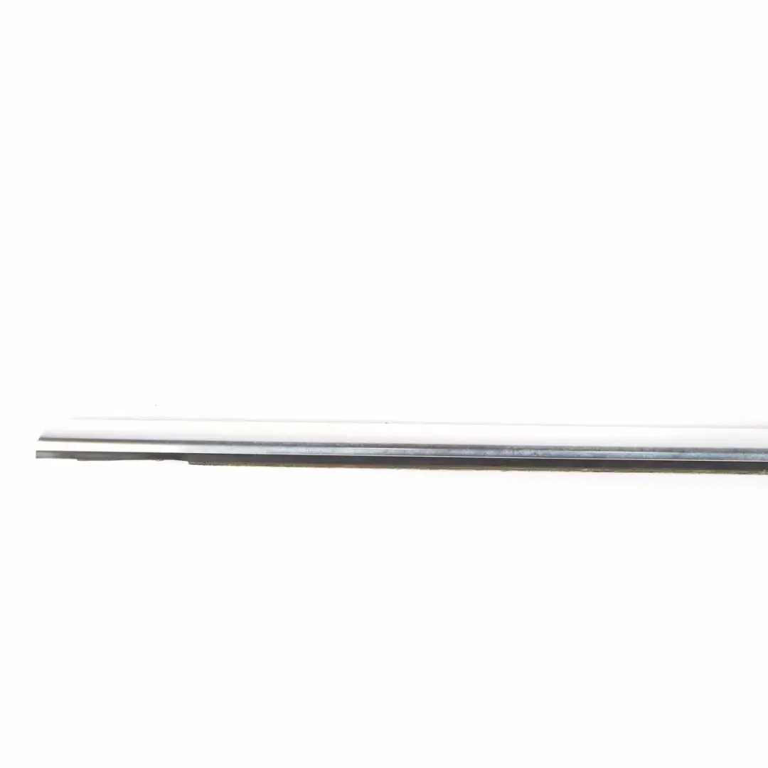 Fensterschienendichtung vorne links Dichtungsstreifen Trim für Mercedes W176 mit Teilenummer A1767250082 Mercedes W176 Fensterschienendichtung vorne links Dichtungsstreifen Trim - SKU A1767250082 - Teilenummer A1767250082