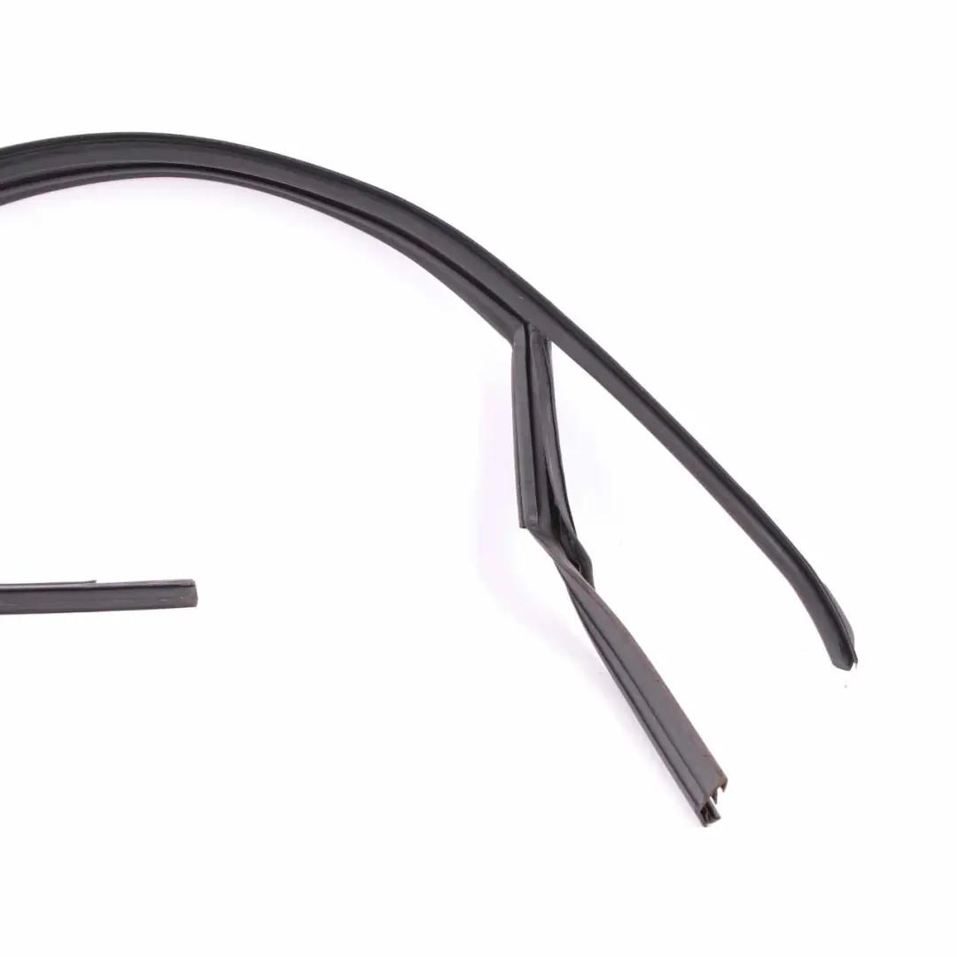 Mercedes W176 Joint d'étanchéité Vitre Avant Droite Cadre Porte - SKU A1767250125 - Numéro de pièce A1767350125
