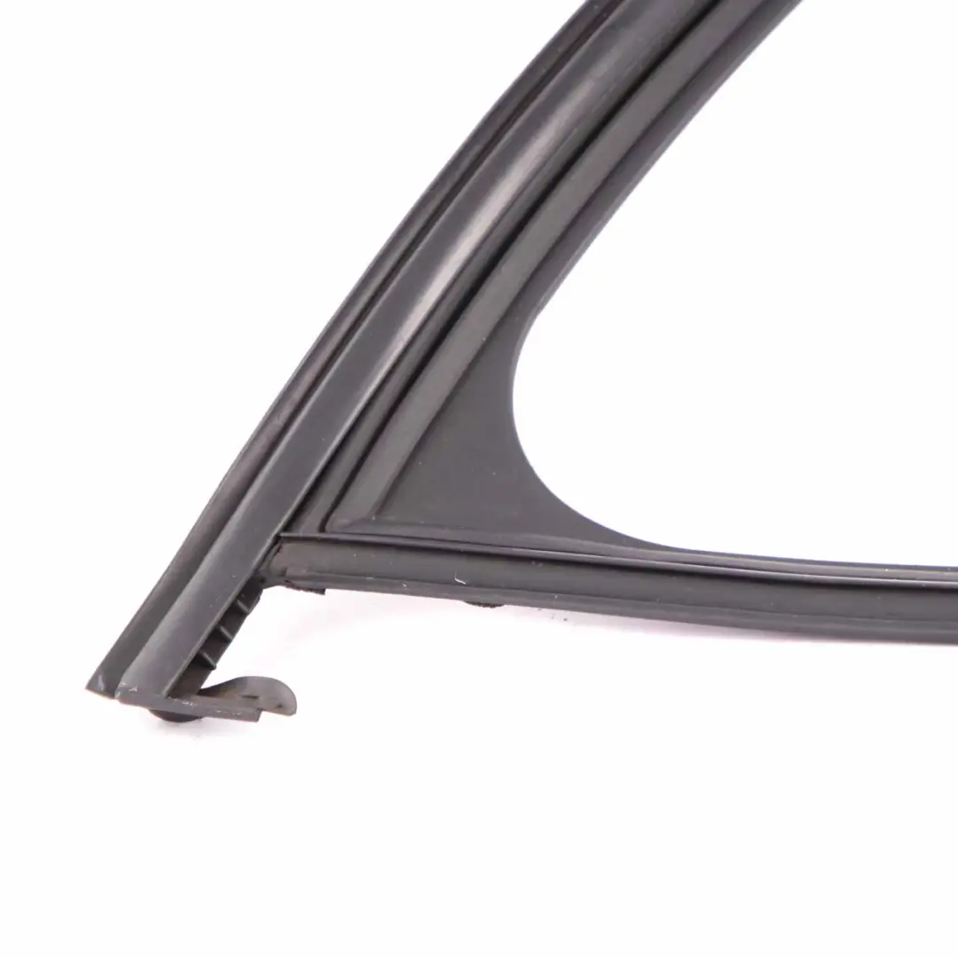 Sellado Ventanas Junta Marco Puerta Delantera Derecha para Mercedes W176 con número de pieza A1767350125 Mercedes W176 Sellado Ventanas Junta Marco Puerta Delantera Derecha - SKU A1767250125 - Número de pieza A1767350125