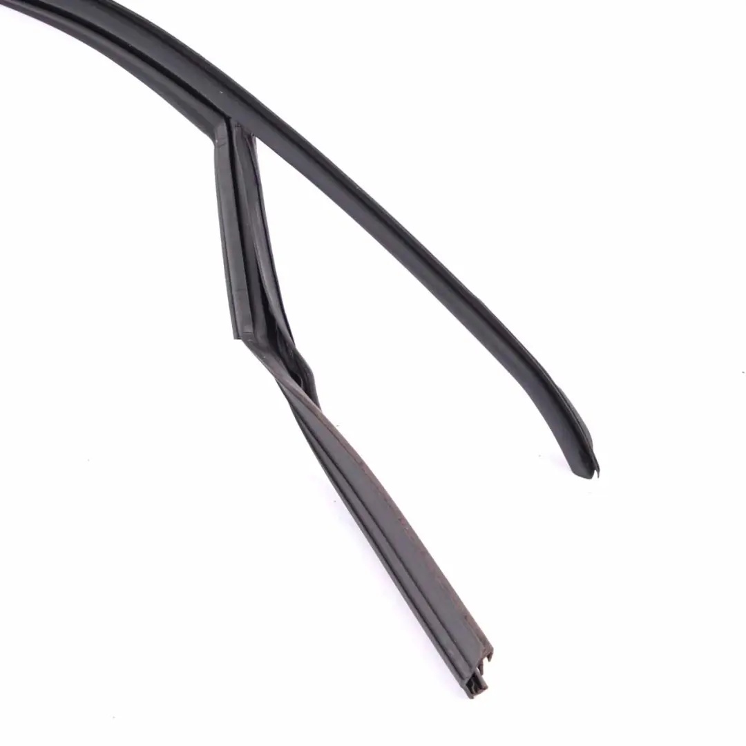 Joint d'étanchéité Vitre Avant Droite Cadre Porte pour Mercedes W176 à propos du numéro de pièce A1767350125 Mercedes W176 Joint d'étanchéité Vitre Avant Droite Cadre Porte - SKU A1767250125 - Numéro de pièce A1767350125