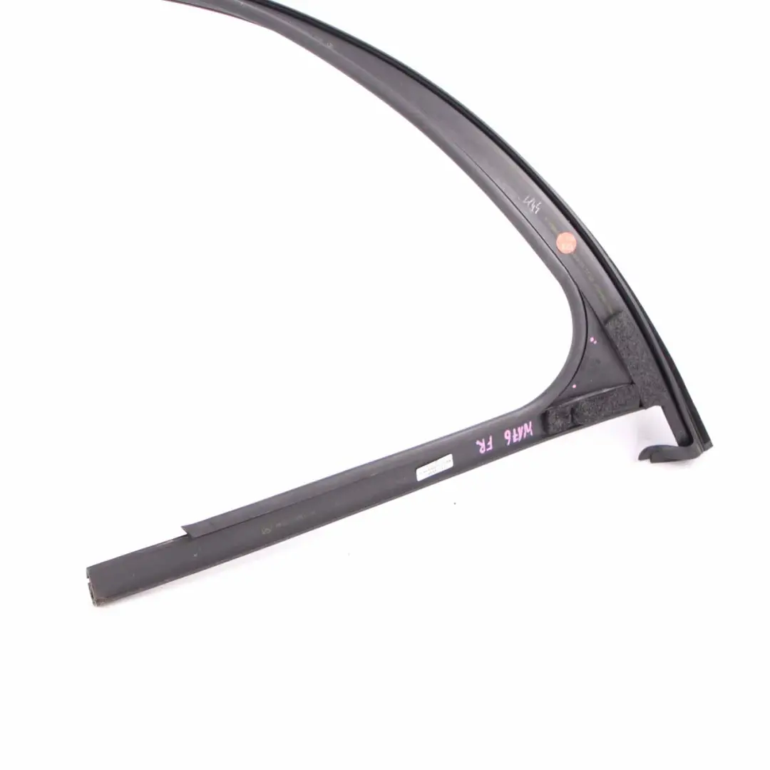 Joint d'étanchéité Vitre Avant Droite Cadre Porte pour Mercedes W176 à propos du numéro de pièce A1767350125 Mercedes W176 Joint d'étanchéité Vitre Avant Droite Cadre Porte - SKU A1767250125 - Numéro de pièce A1767350125