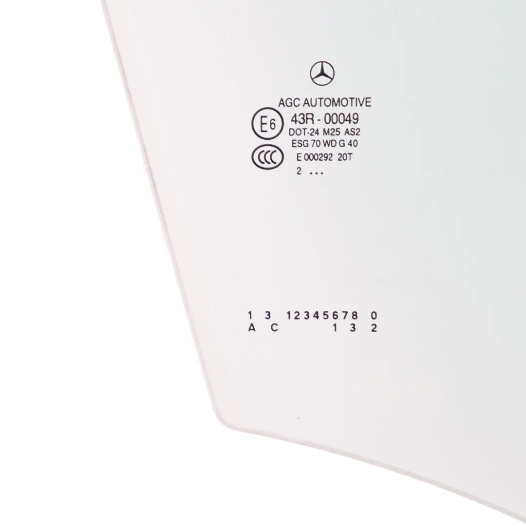 Cristal Puerta Delantera Derecha Verde AS2 para Mercedes W176 con número de pieza A1767250410 Mercedes W176 Cristal Puerta Delantera Derecha Verde AS2 - SKU A1767250410 - Número de pieza A1767250410