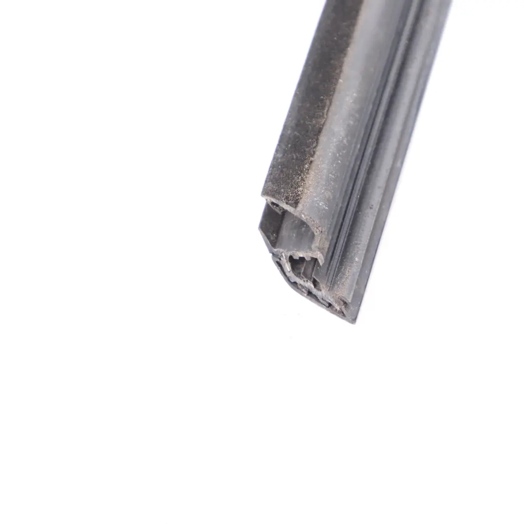 Embellecedor de ventana de puerta delantera derecha de Mercedes W176 para con número de pieza A1767250482 Embellecedor de ventana de puerta delantera derecha de Mercedes W176 - SKU A1767250482 - Número de pieza A1767250482