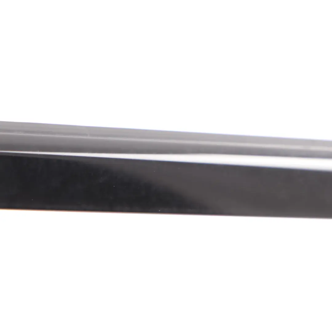 Embellecedor de ventana de puerta delantera derecha de Mercedes W176 para con número de pieza A1767250482 Embellecedor de ventana de puerta delantera derecha de Mercedes W176 - SKU A1767250482 - Número de pieza A1767250482