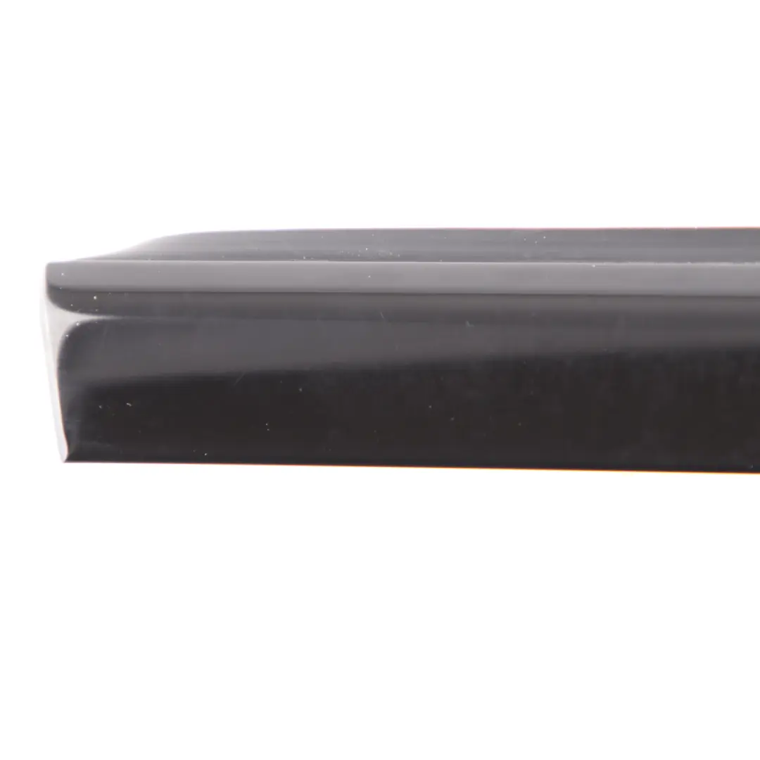 Embellecedor de ventana de puerta delantera derecha de Mercedes W176 para con número de pieza A1767250482 Embellecedor de ventana de puerta delantera derecha de Mercedes W176 - SKU A1767250482 - Número de pieza A1767250482