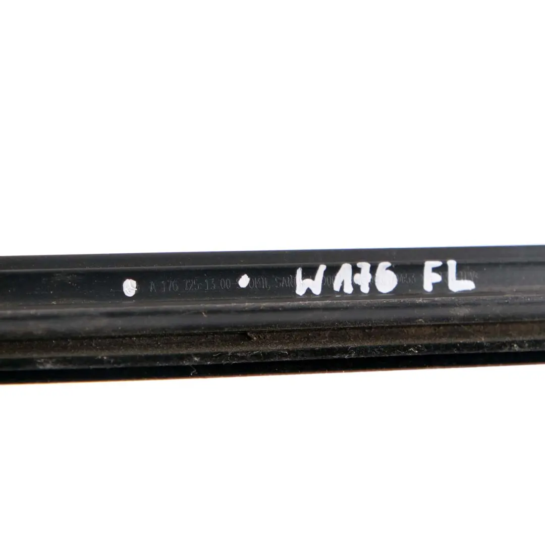 Guarnizione finestrino porta anteriore sinistra Striscia interna per Mercedes W176 con numero di parte A1767251300 Mercedes W176 Guarnizione finestrino porta anteriore sinistra Striscia interna - SKU A1767251300 - Numero di parte A1767251300