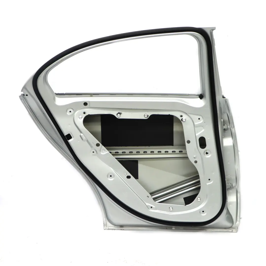Tür hinten links Polarsilber Metallic - 761 für Mercedes W176 mit Teilenummer A1767300105 Mercedes W176 Tür hinten links Polarsilber Metallic - 761 - SKU A1767300105-PLS1 - Teilenummer A1767300105