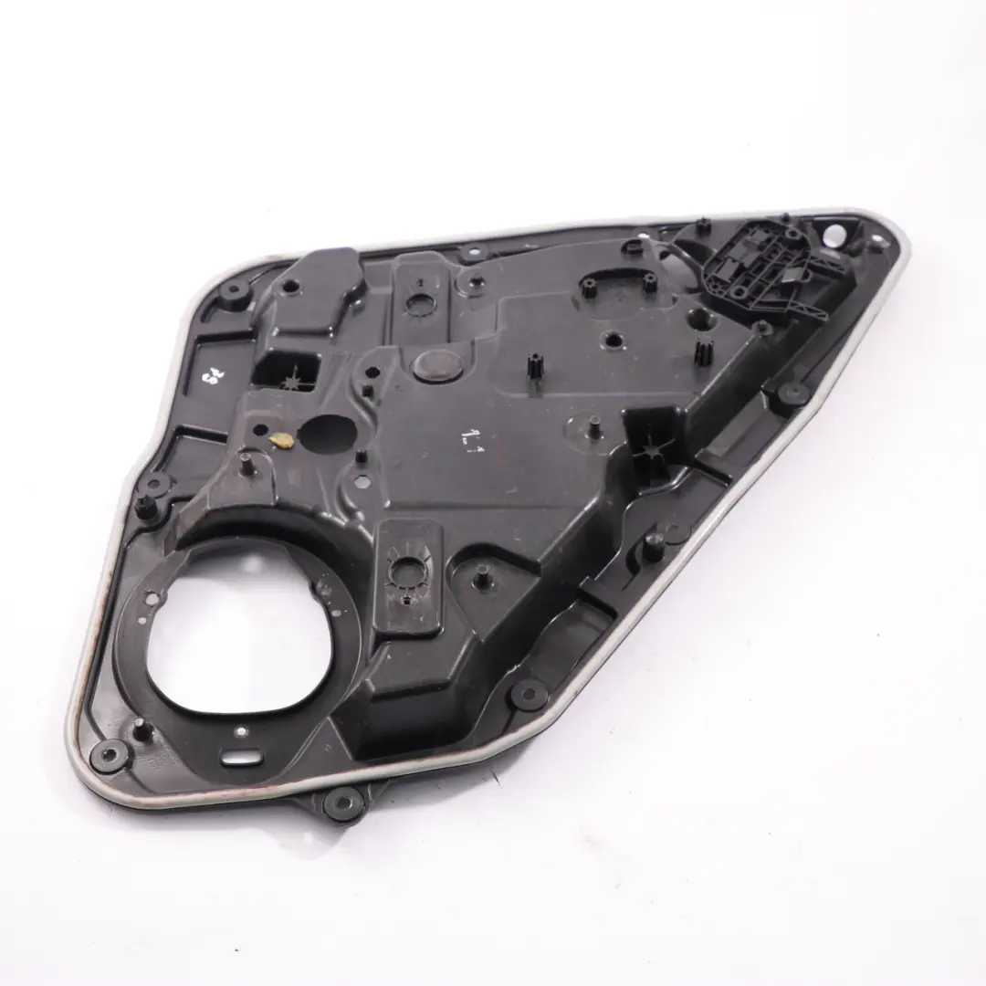 Alzacristalli Base Posteriore Sinistra Pannello Porta per Mercedes W176 con numero di parte A1767300179 Mercedes W176 Alzacristalli Base Posteriore Sinistra Pannello Porta - SKU A1767300179-1 - Numero di parte A1767300179