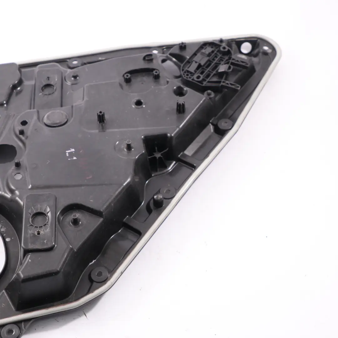 Elevalunas Base Trasero Izquierdo Embellecedor Tarjeta Puerta para Mercedes W176 con número de pieza A1767300179 Mercedes W176 Elevalunas Base Trasero Izquierdo Embellecedor Tarjeta Puerta - SKU A1767300179-1 - Número de pieza A1767300179