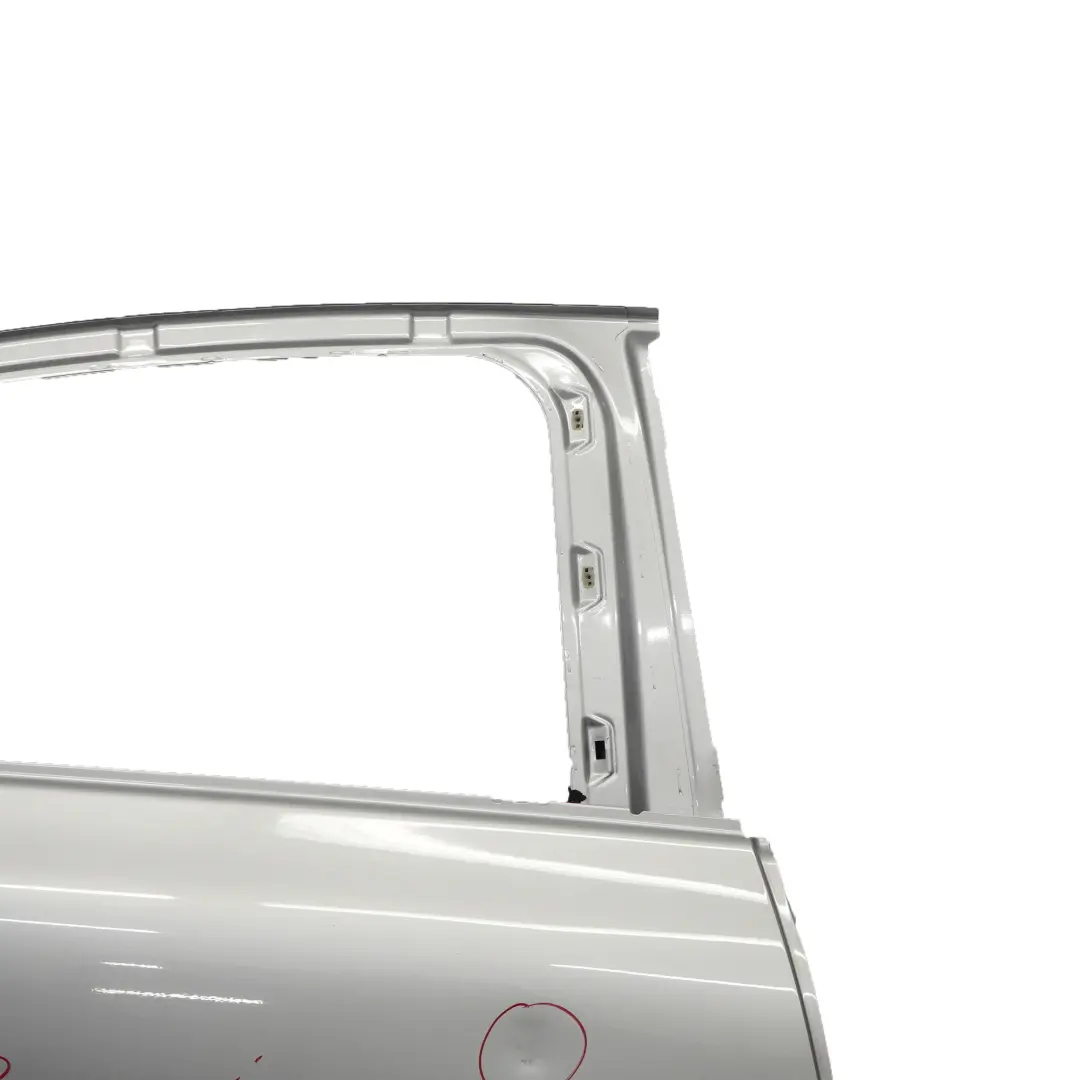 Porta posteriore destra Polar Silver Metallic - 761 per Mercedes W176 con numero di parte A1767300205 Mercedes W176 Porta posteriore destra Polar Silver Metallic - 761 - SKU A1767300205-PLS2 - Numero di parte A1767300205