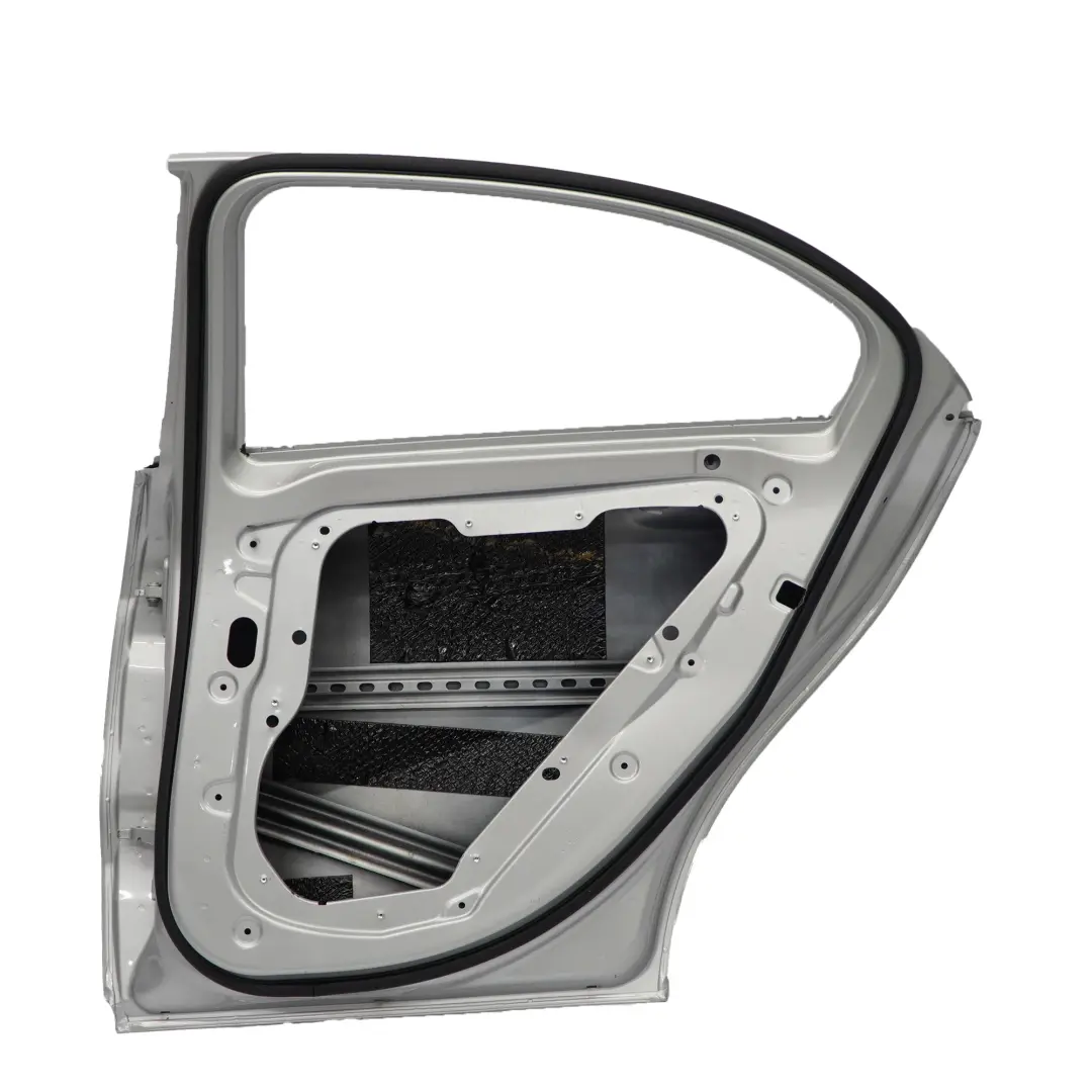 Puerta Trasera Derecha Plata Polar Metalizado - 761 para Mercedes W176 con número de pieza A1767300205 Mercedes W176 Puerta Trasera Derecha Plata Polar Metalizado - 761 - SKU A1767300205-PLS2 - Número de pieza A1767300205