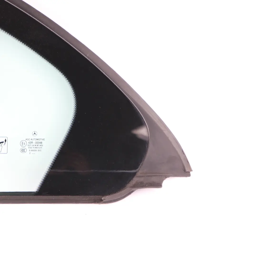 Vetro finestra porta posteriore sinistra lato quarto per Mercedes W176 con numero di parte A1767300300 Mercedes W176 Vetro finestra porta posteriore sinistra lato quarto - SKU A1767300300 - Numero di parte A1767300300
