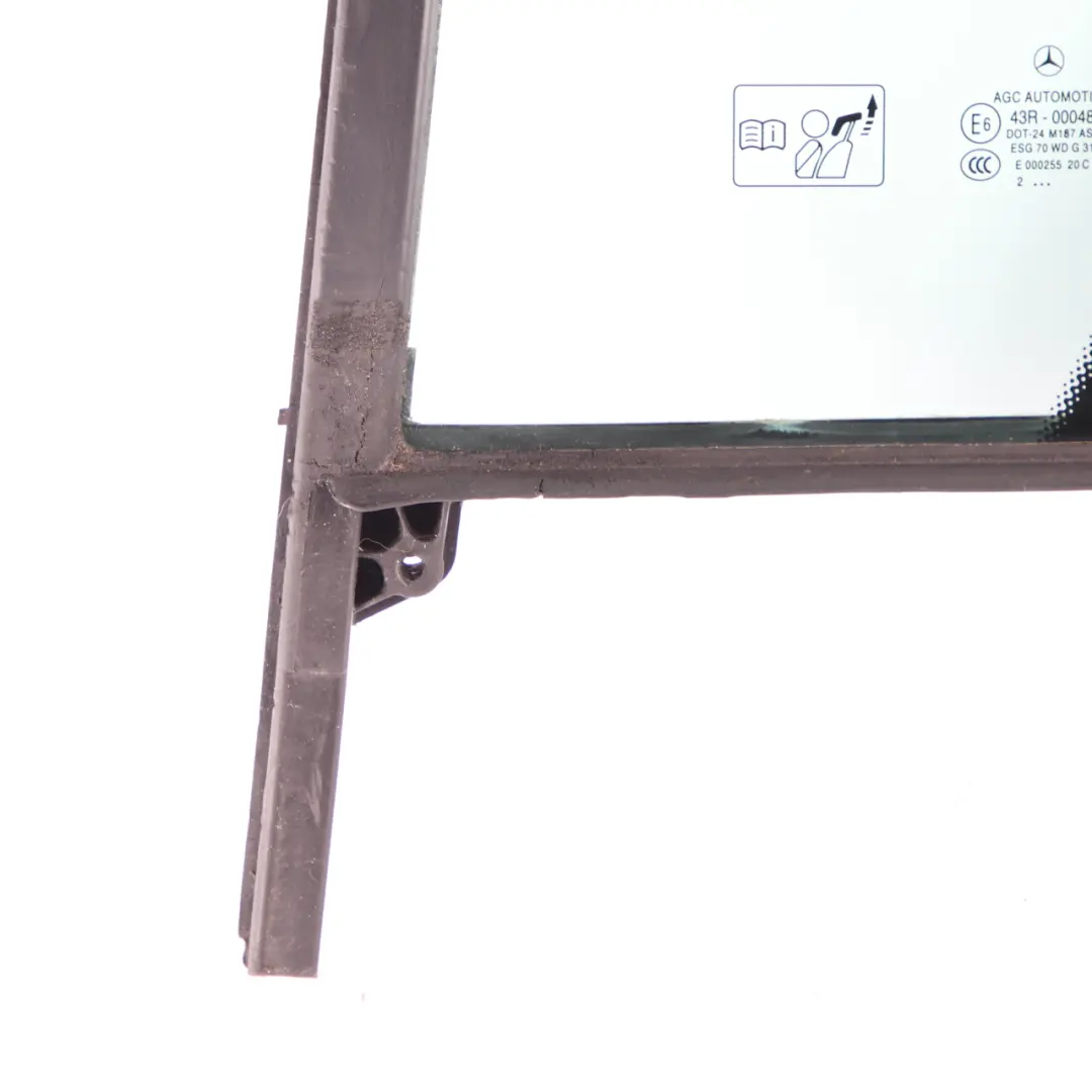 Fensterscheibe hinten links Tür Viertel Seite AS2 für Mercedes W176 mit Teilenummer A1767300300 Mercedes W176 Fensterscheibe hinten links Tür Viertel Seite AS2 - SKU A1767300300 - Teilenummer A1767300300