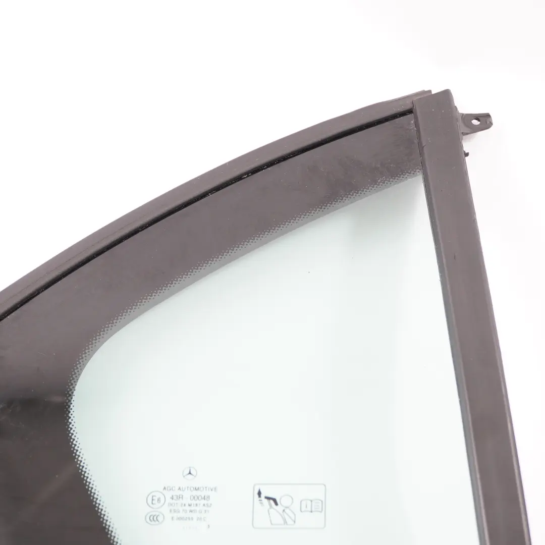 Vetro della porta posteriore destra lato quarto AS2 per Mercedes W176 con numero di parte A1767300400 Mercedes W176 Vetro della porta posteriore destra lato quarto AS2 - SKU A1767300400-1 - Numero di parte A1767300400
