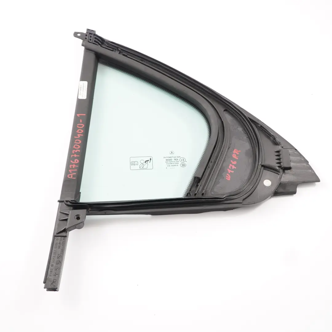 Glace de Porte Arrière Droite Quart de cercle AS2 pour Mercedes W176 à propos du numéro de pièce A1767300400 Mercedes W176 Glace de Porte Arrière Droite Quart de cercle AS2 - SKU A1767300400-1 - Numéro de pièce A1767300400