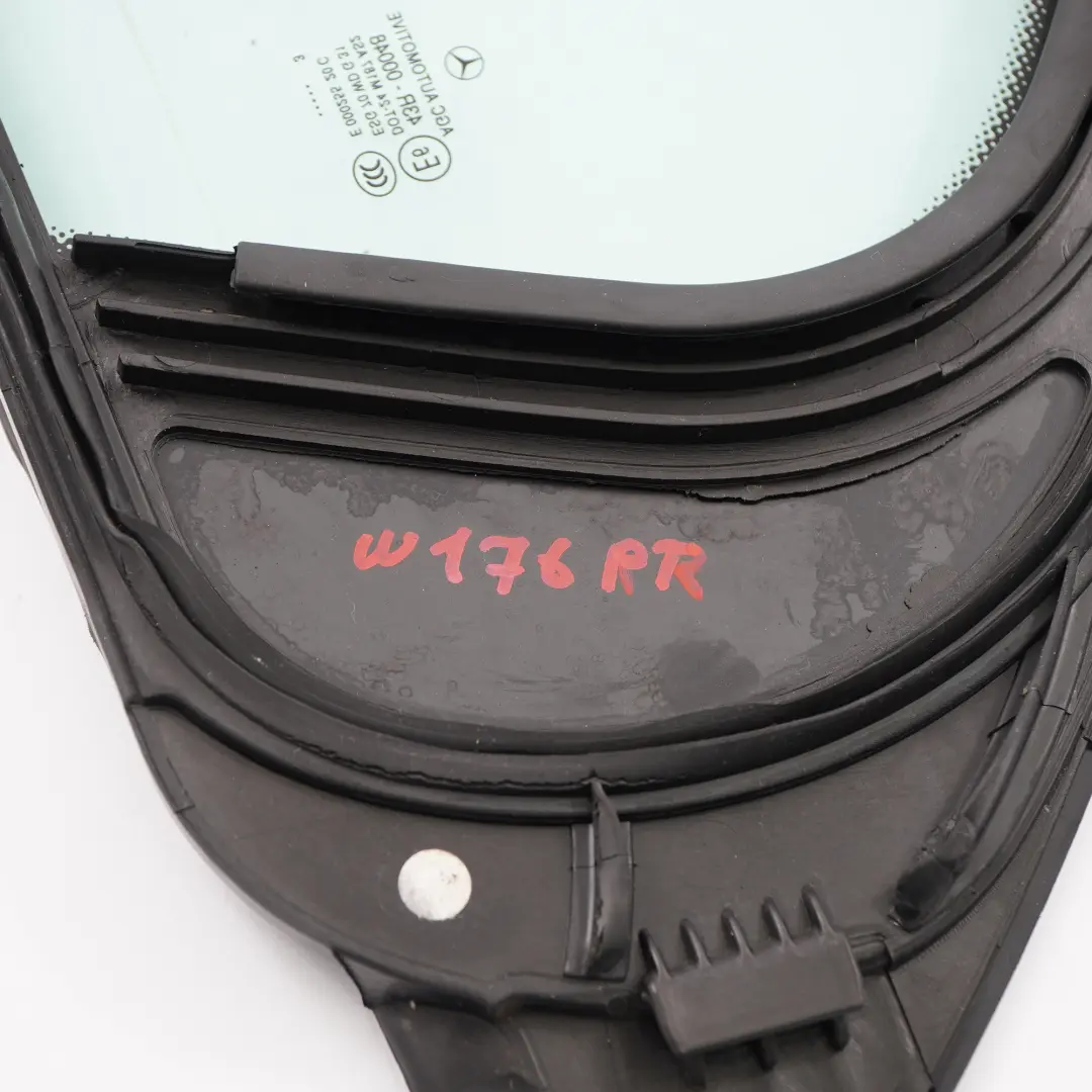 Glace de Porte Arrière Droite Quart de cercle AS2 pour Mercedes W176 à propos du numéro de pièce A1767300400 Mercedes W176 Glace de Porte Arrière Droite Quart de cercle AS2 - SKU A1767300400-1 - Numéro de pièce A1767300400