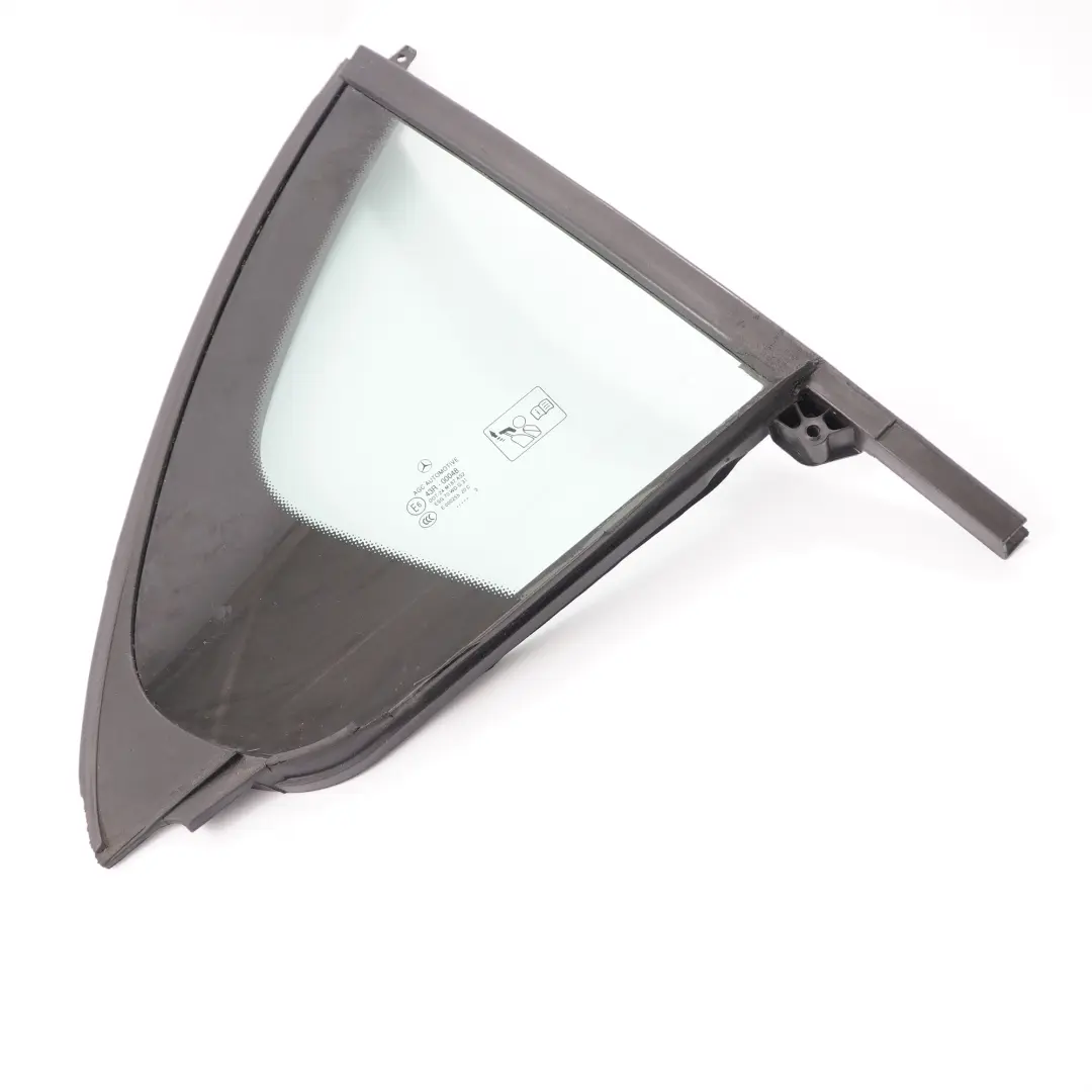 Cristal Puerta Trasera Derecha Cuarto de lado AS2 para Mercedes W176 con número de pieza A1767300400 Mercedes W176 Cristal Puerta Trasera Derecha Cuarto de lado AS2 - SKU A1767300400-1 - Número de pieza A1767300400