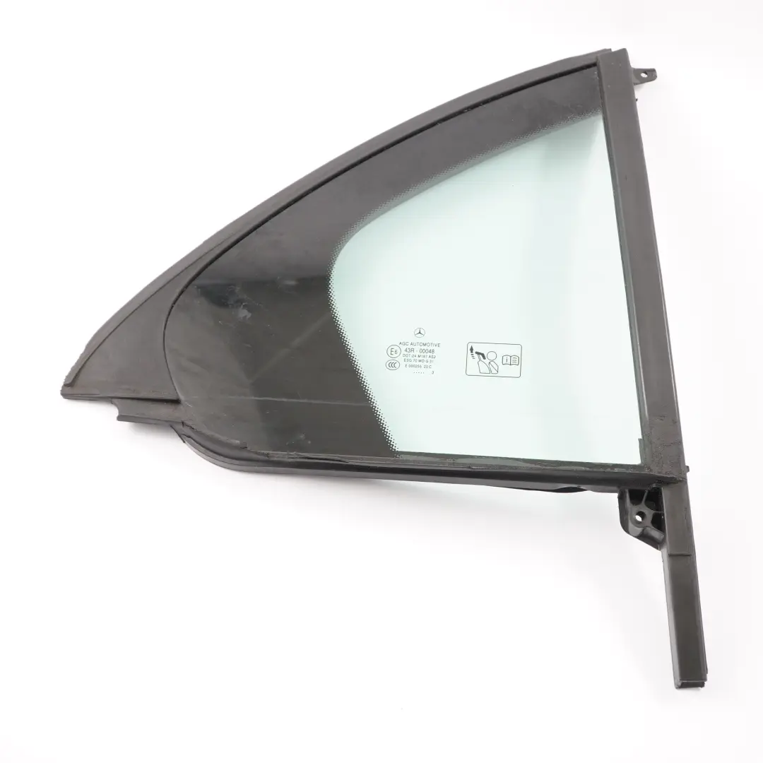 Cristal Puerta Trasera Derecha Quarter Side AS2 para Mercedes W176 con número de pieza A1767300400 Mercedes W176 Cristal Puerta Trasera Derecha Quarter Side AS2 - SKU A1767300400 - Número de pieza A1767300400