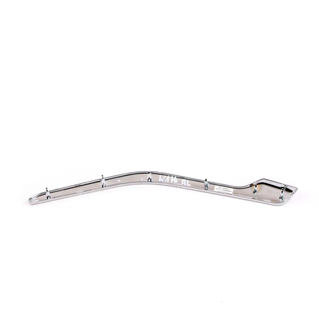 Apoyabrazos trasero izquierdo cromado para Mercedes W176 con número de pieza A1767301122 Mercedes W176 Apoyabrazos trasero izquierdo cromado - SKU A1767301122 - Número de pieza A1767301122