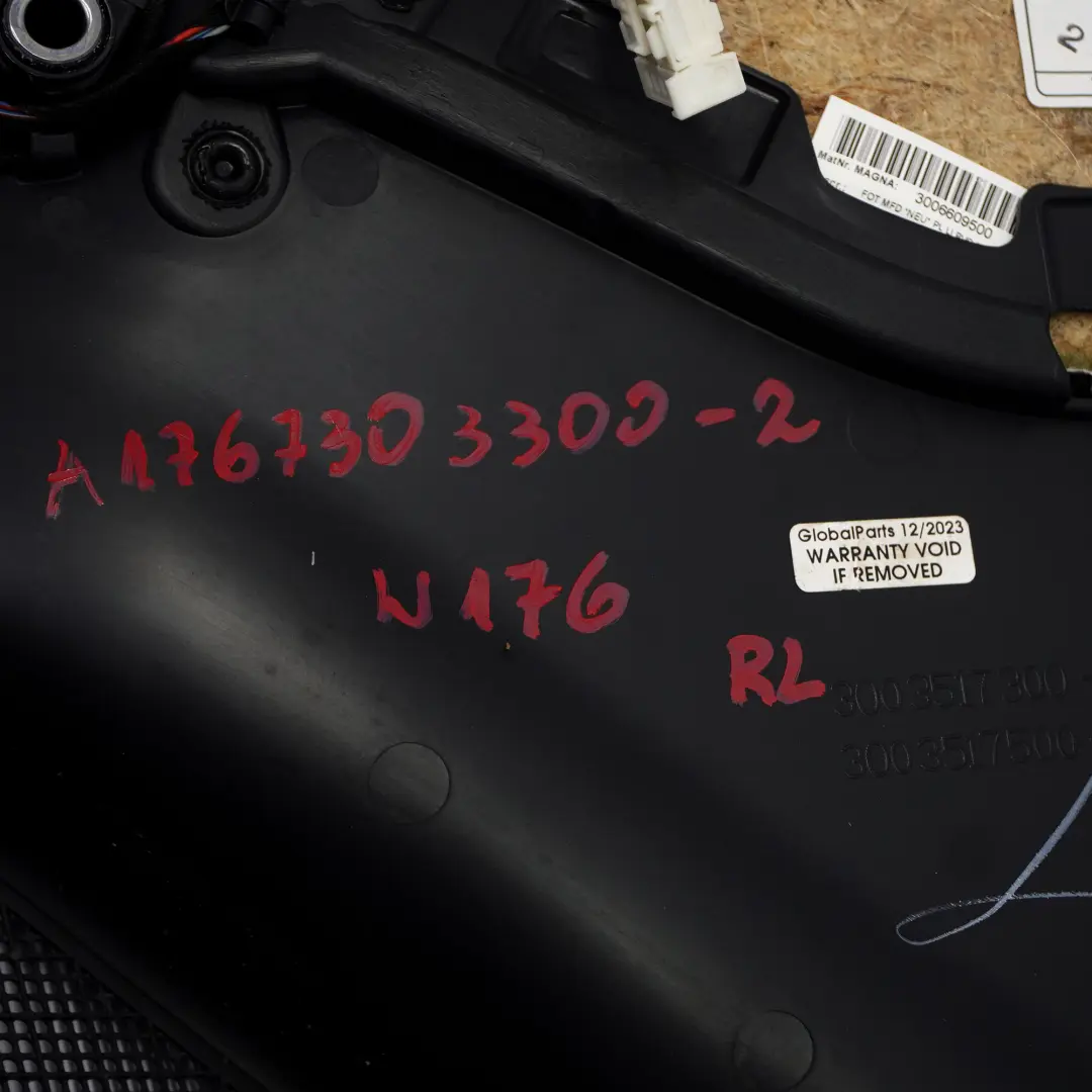 Türverkleidung hinten links Abdeckung Blende Leder Schwarz für Mercedes W246 mit Teilenummer A2467300362 Mercedes W246 Türverkleidung hinten links Abdeckung Blende Leder Schwarz - SKU A2467300362 - Teilenummer A2467300362