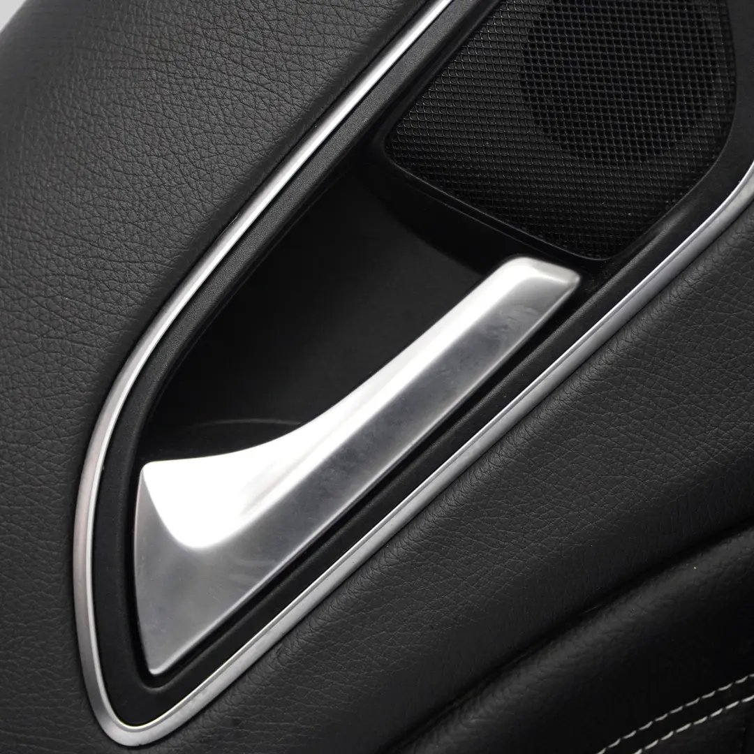 Mercedes W176 Tarjeta de puerta trasera izquierda panel de cuero Artico Negro - SKU A1767303300-2 - Número de pieza A1767303300