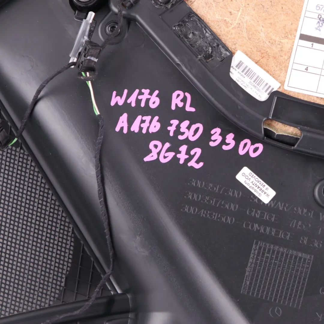 Panneau garniture carte porte arrière gauche imitation cuir pour Mercedes W176 à propos du numéro de pièce A1767303300 Mercedes W176 Panneau garniture carte porte arrière gauche imitation cuir - SKU A1767303300 - Numéro de pièce A1767303300