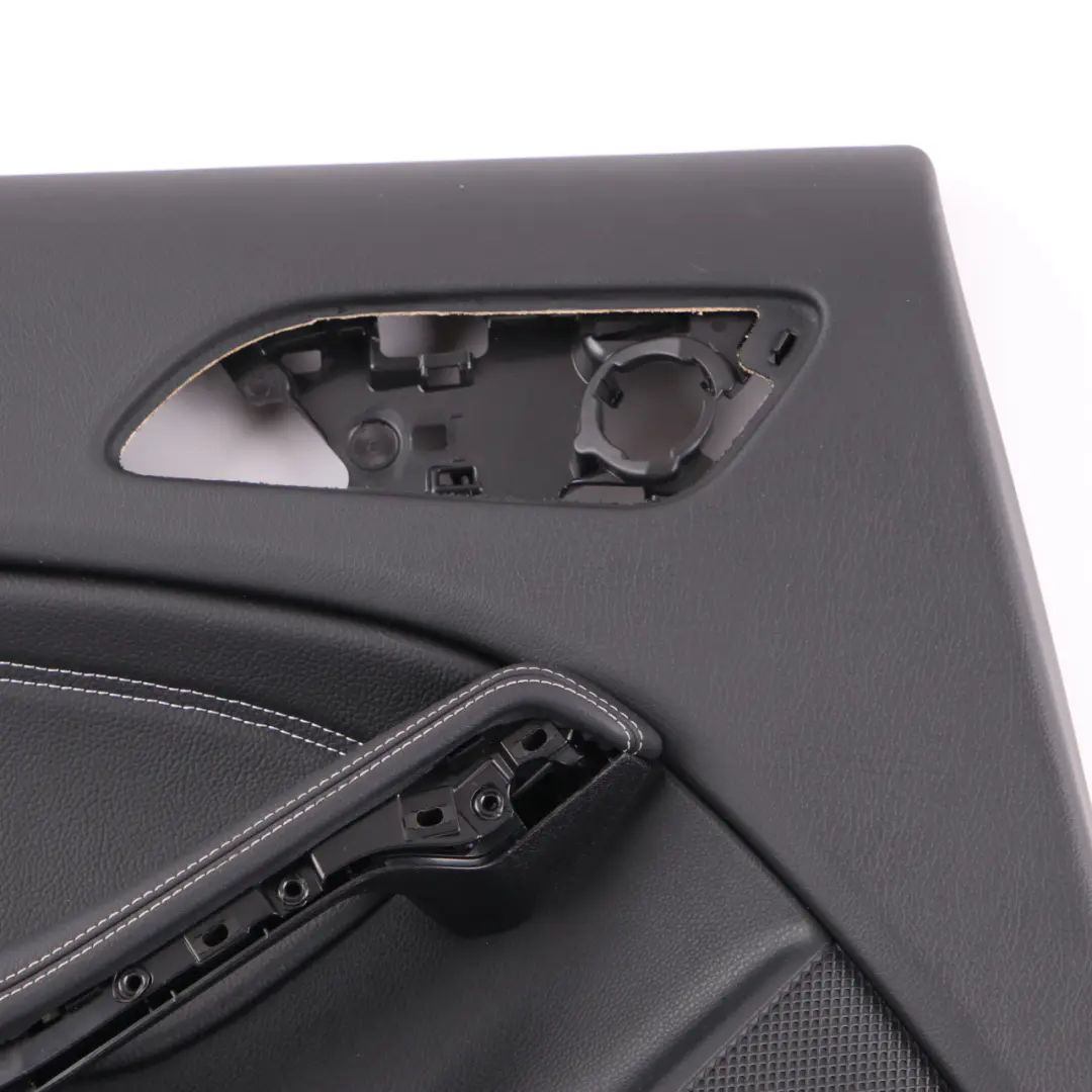 Wykończenie Drzwi Tylne Lewe Panel Imitacja Skóry do Mercedes W176 o numerze A1767303300 Mercedes W176 Wykończenie Drzwi Tylne Lewe Panel Imitacja Skóry - SKU A1767303300 - Numer Części A1767303300