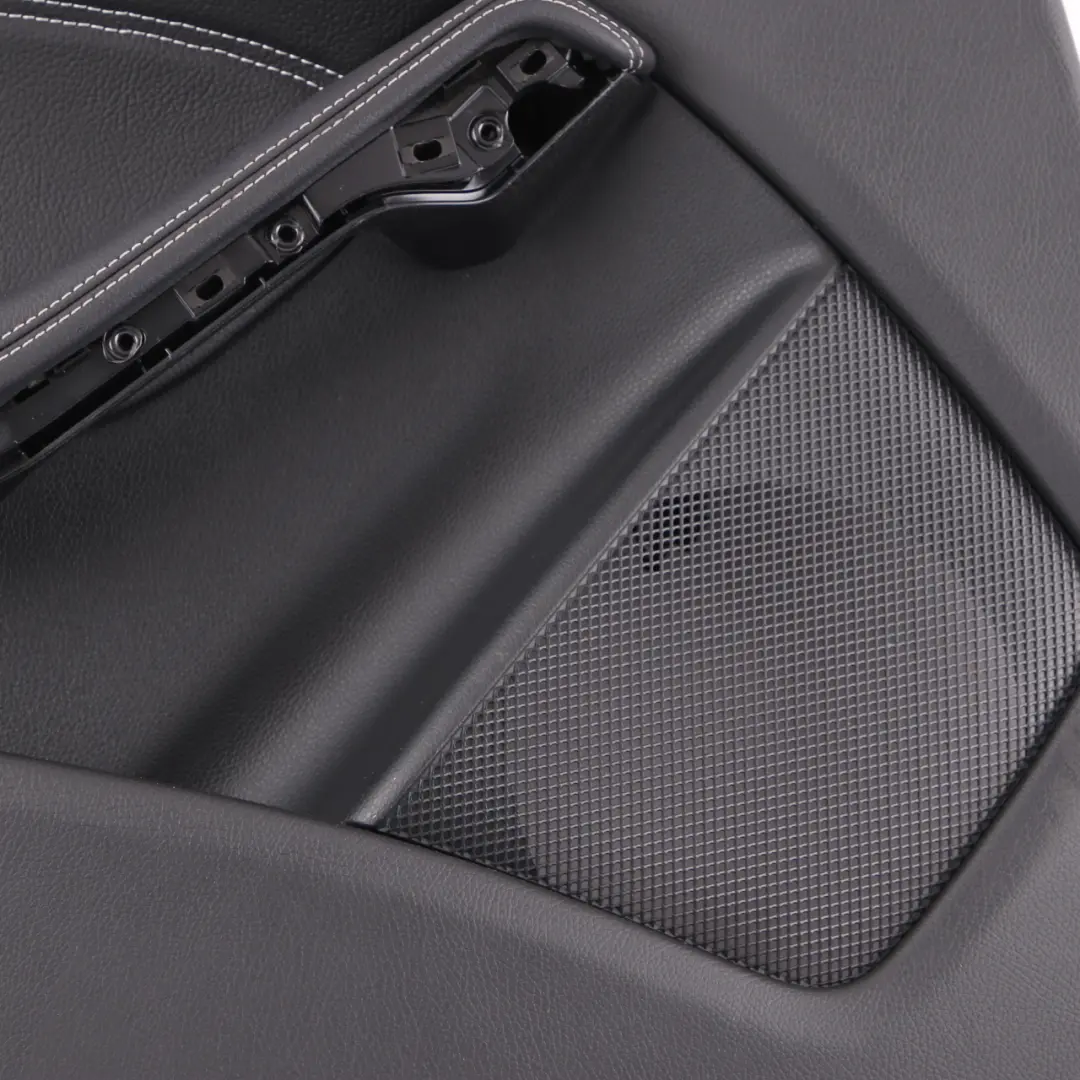 Wykończenie Drzwi Tylne Lewe Panel Imitacja Skóry do Mercedes W176 o numerze A1767303300 Mercedes W176 Wykończenie Drzwi Tylne Lewe Panel Imitacja Skóry - SKU A1767303300 - Numer Części A1767303300