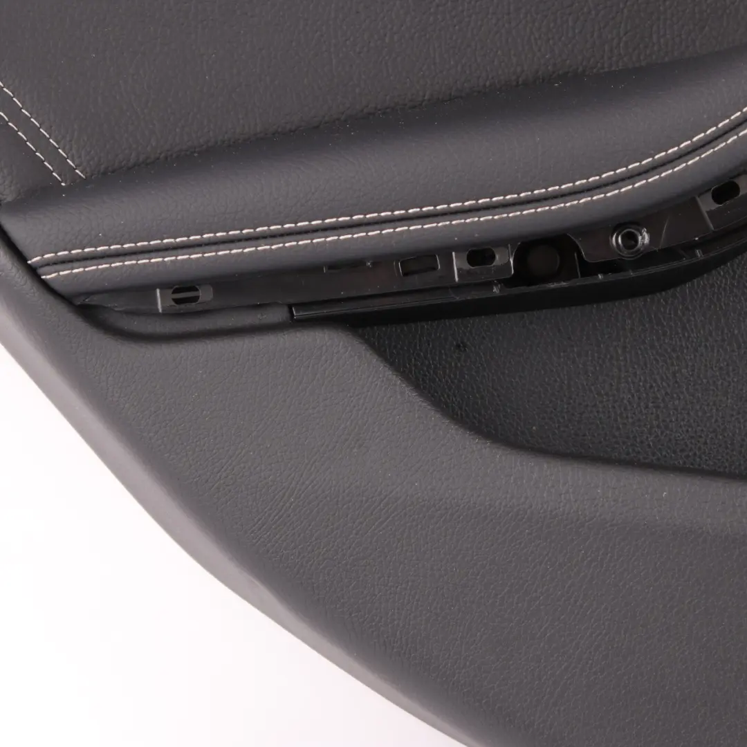 Panneau garniture carte porte arrière gauche imitation cuir pour Mercedes W176 à propos du numéro de pièce A1767303300 Mercedes W176 Panneau garniture carte porte arrière gauche imitation cuir - SKU A1767303300 - Numéro de pièce A1767303300