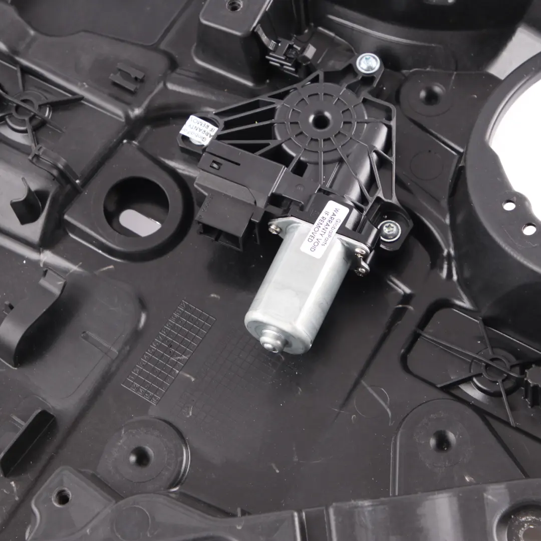 Mechaznim Podnośnik Szyby Tył Lewy do Mercedes W176 o numerze A1767303800 Mercedes W176 Mechaznim Podnośnik Szyby Tył Lewy - SKU A1767303800 - Numer Części A1767303800