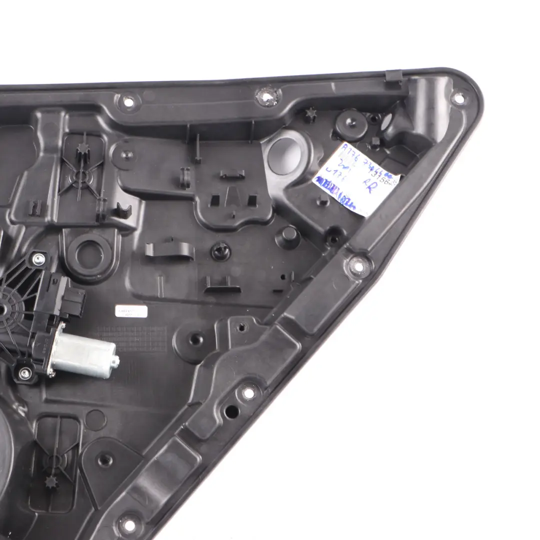 Regolatore Alzacristalli Porta Posteriore Destra per Mercedes W176 con numero di parte A1767304400 Mercedes W176 Regolatore Alzacristalli Porta Posteriore Destra - SKU A1767304400-1 - Numero di parte A1767304400