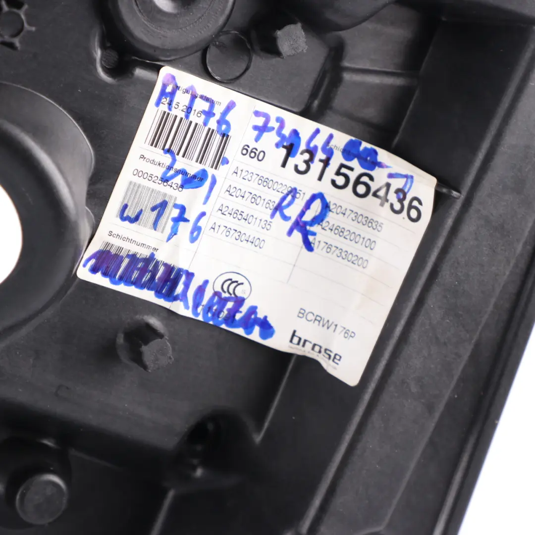 Regolatore Alzacristalli Porta Posteriore Destra per Mercedes W176 con numero di parte A1767304400 Mercedes W176 Regolatore Alzacristalli Porta Posteriore Destra - SKU A1767304400-1 - Numero di parte A1767304400
