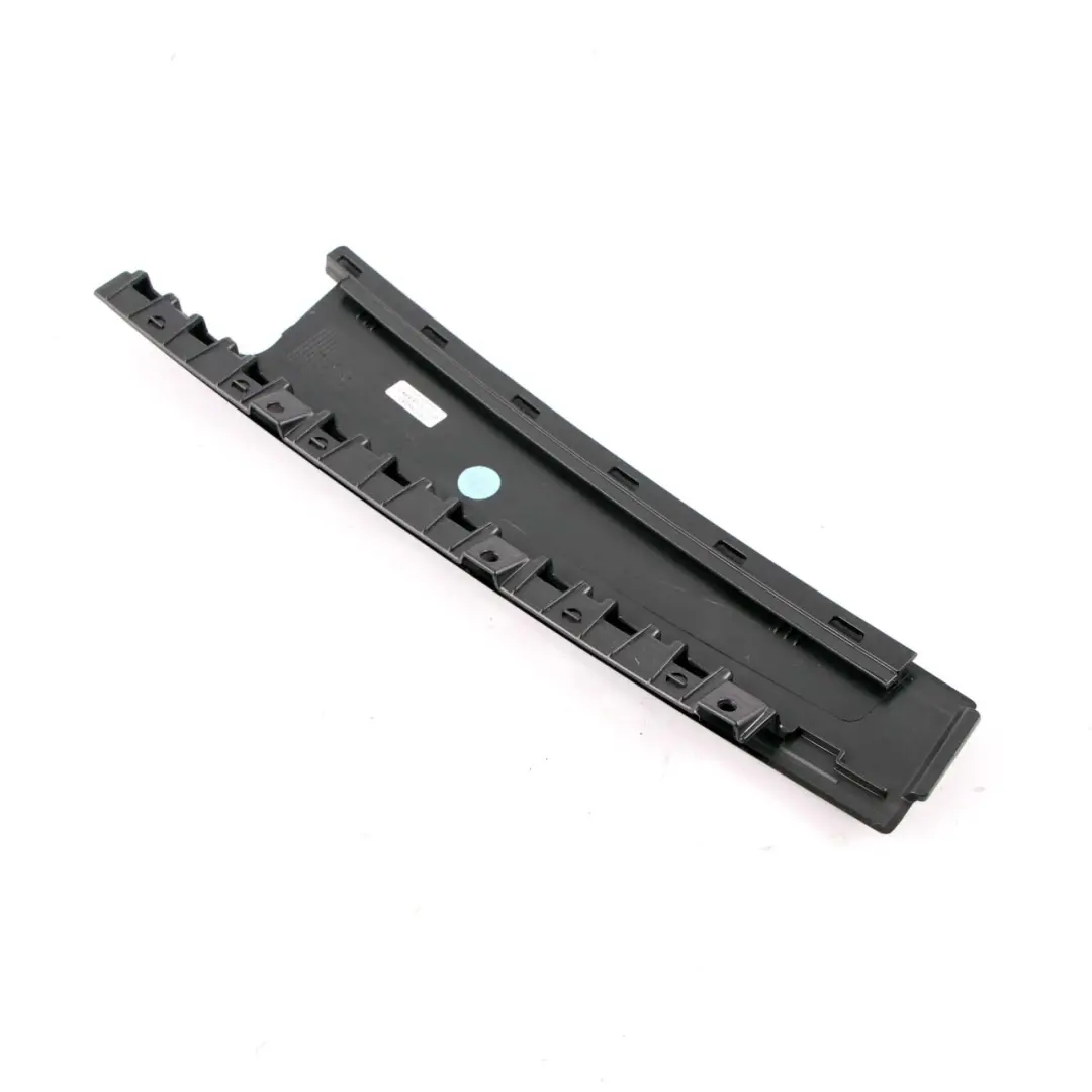 Embellecedor Pilar Puerta Exterior Trasera Derecha para Mercedes W176 con número de pieza A1767320200 Mercedes W176 Embellecedor Pilar Puerta Exterior Trasera Derecha - SKU A1767320200 - Número de pieza A1767320200