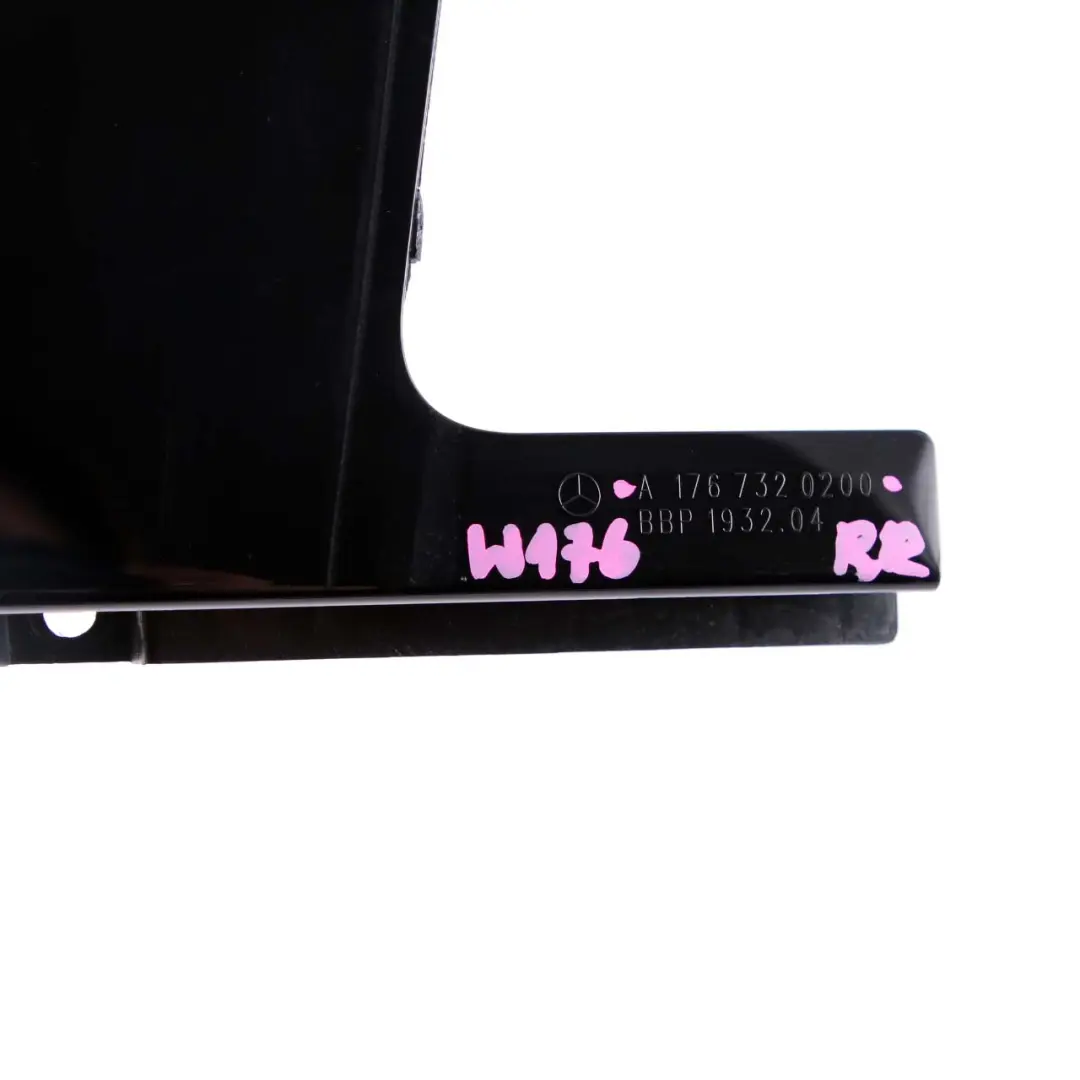 Garniture Montant Porte Arrière Extérieur Droit pour Mercedes W176 à propos du numéro de pièce A1767320200 Mercedes W176 Garniture Montant Porte Arrière Extérieur Droit - SKU A1767320200 - Numéro de pièce A1767320200