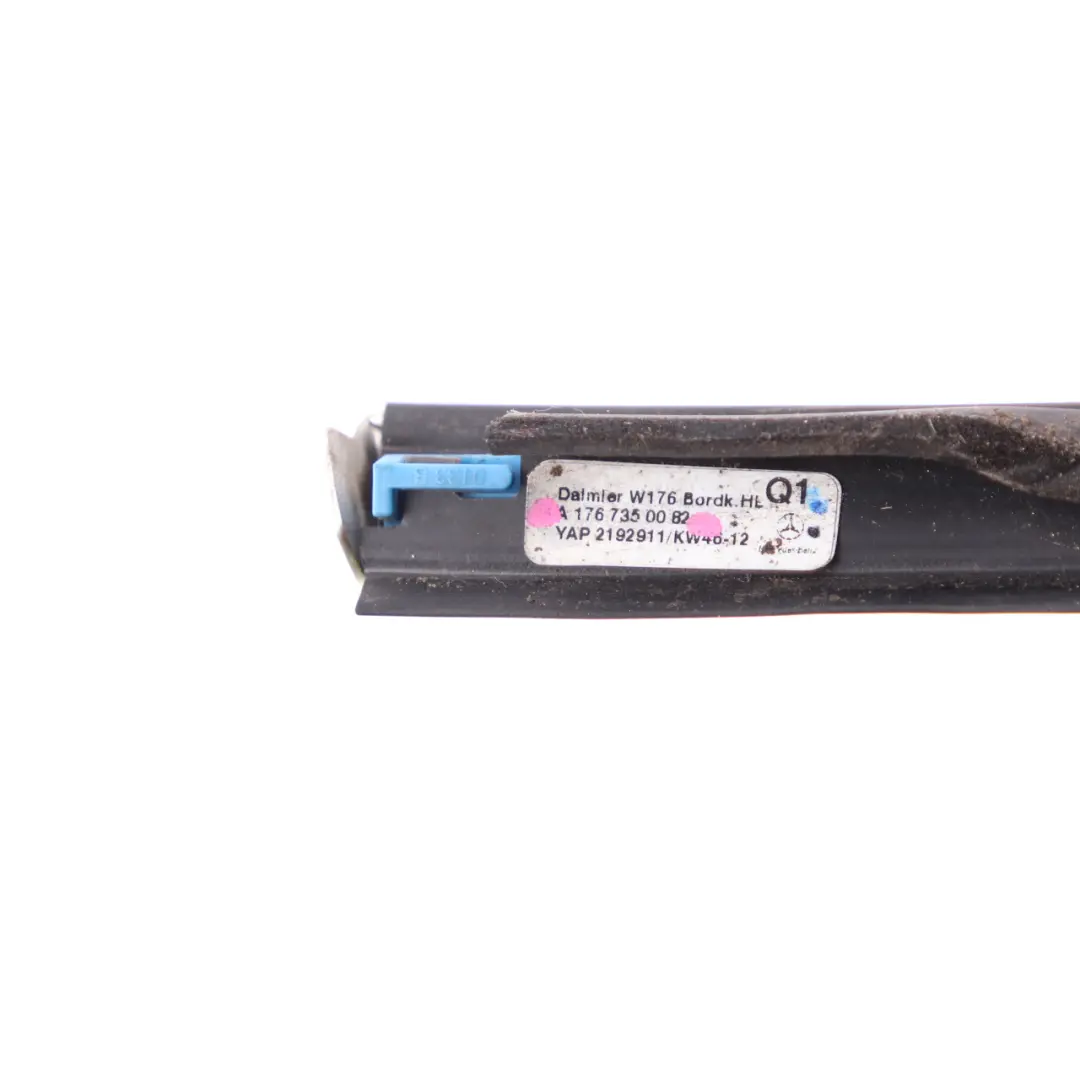 Fensterschienendichtung hinten links Dichtungsstreifen Trim für Mercedes W176 mit Teilenummer A1767350082 Mercedes W176 Fensterschienendichtung hinten links Dichtungsstreifen Trim - SKU A1767350082 - Teilenummer A1767350082