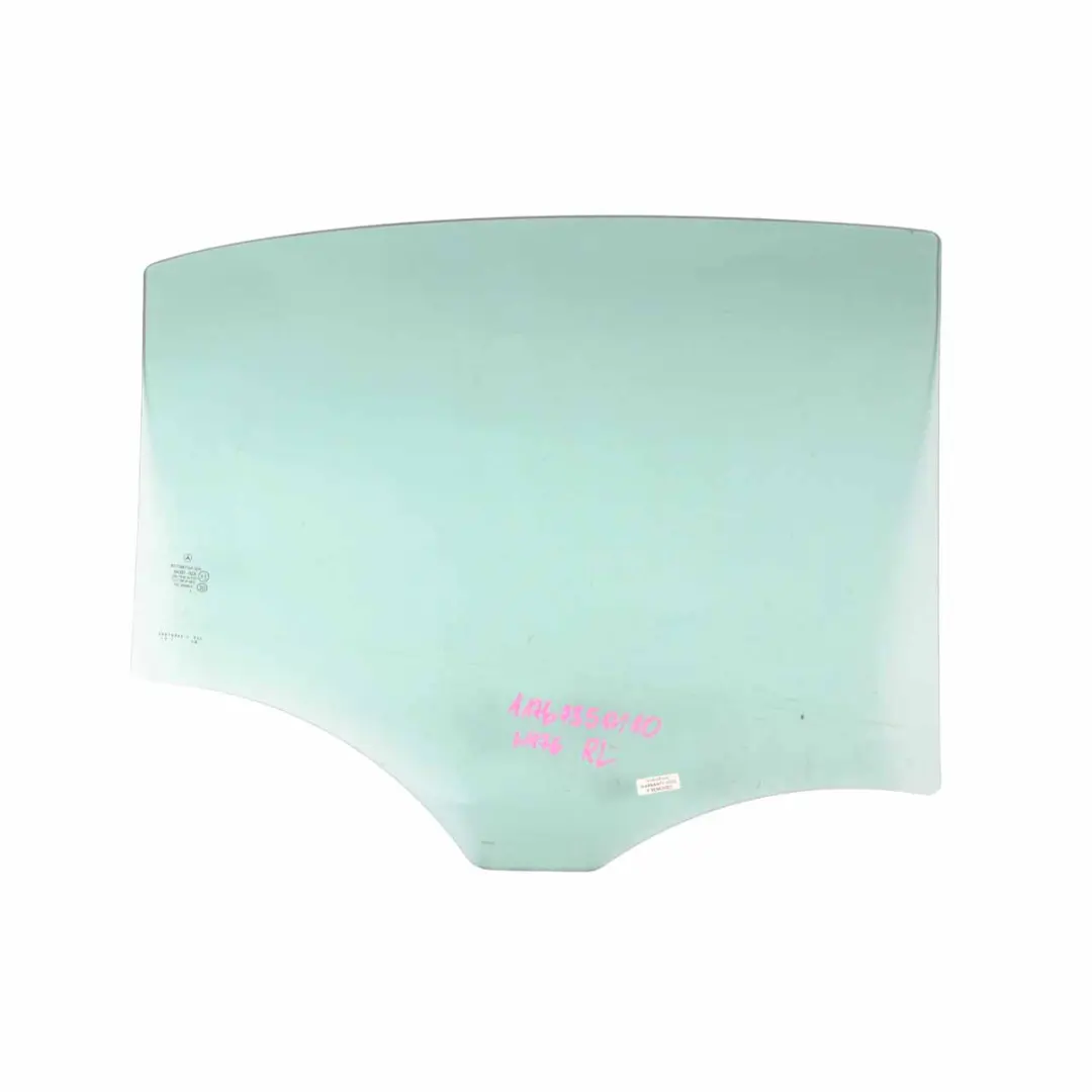 Vetro Porta Posteriore Sinistra Verde AS2 per Mercedes W176 con numero di parte A1767350110 Mercedes W176 Vetro Porta Posteriore Sinistra Verde AS2 - SKU A1767350110 - Numero di parte A1767350110